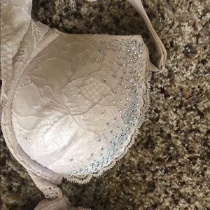 Victoria’s Secret 32c lift rhinestone lace bra